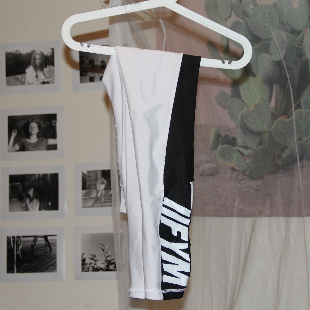 BUNDLE! Matching bra and white leggings